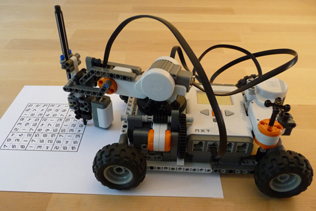 این ربات کوچک لگو (Lego) می تواند یک پازل سودوکو را حل کند.